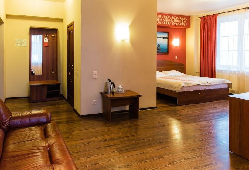 غرفة سوبيريور, Onega Castle