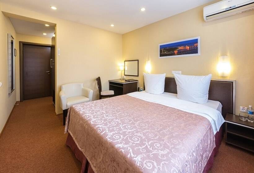 اتاق راحتی, Russia Congress