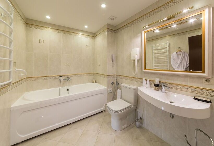 سوییت, Russia Congress