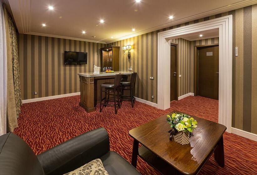 سوییت, Russia Congress