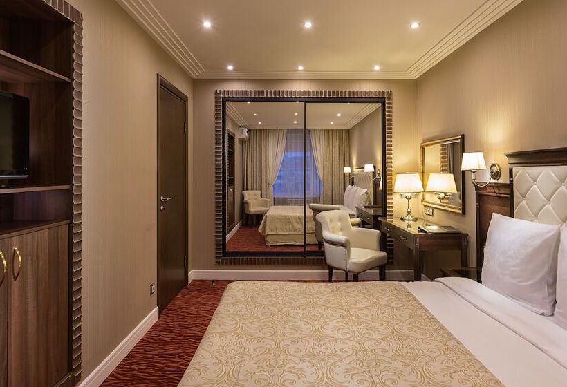 سوییت, Russia Congress