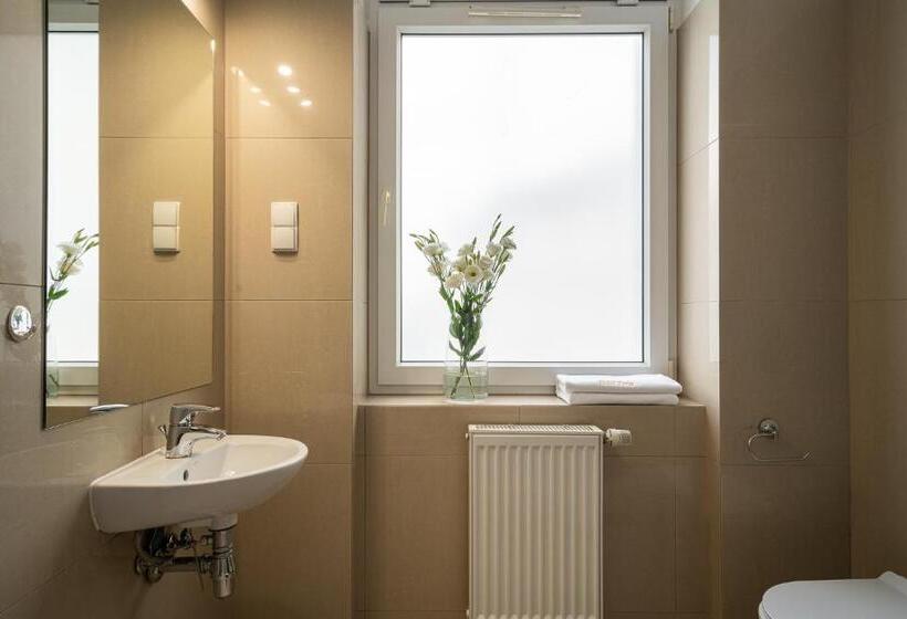 Номер Economy, Sofia By The Railway Station Wroclaw