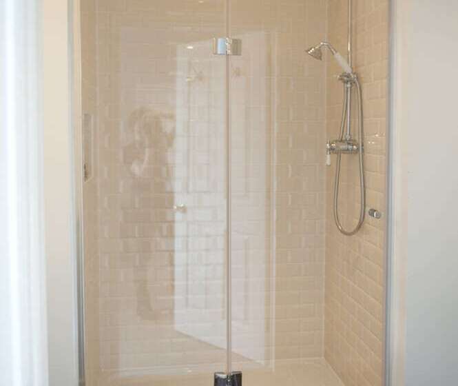 Номер Стандарт, The Bridge House