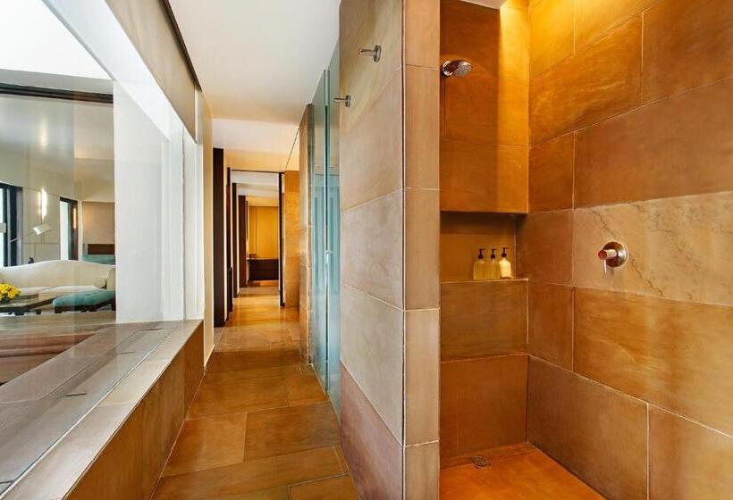 디럭스 스위트 킹 침대, The Lodhi – A Member Of The Leading Hotels Of The World