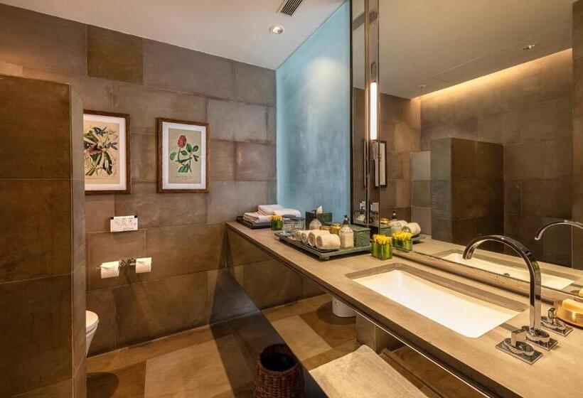 Люкс Deluxe Кровать Кинг, The Lodhi – A Member Of The Leading Hotels Of The World