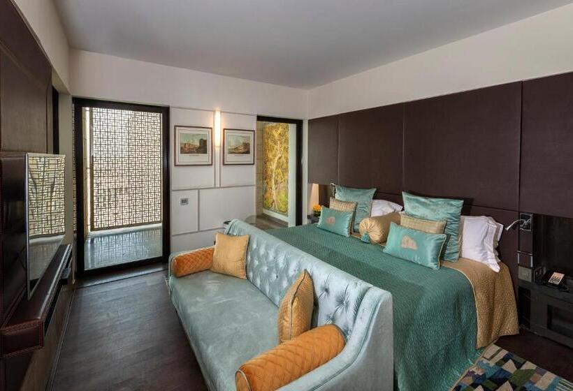 Люкс Deluxe Кровать Кинг, The Lodhi – A Member Of The Leading Hotels Of The World