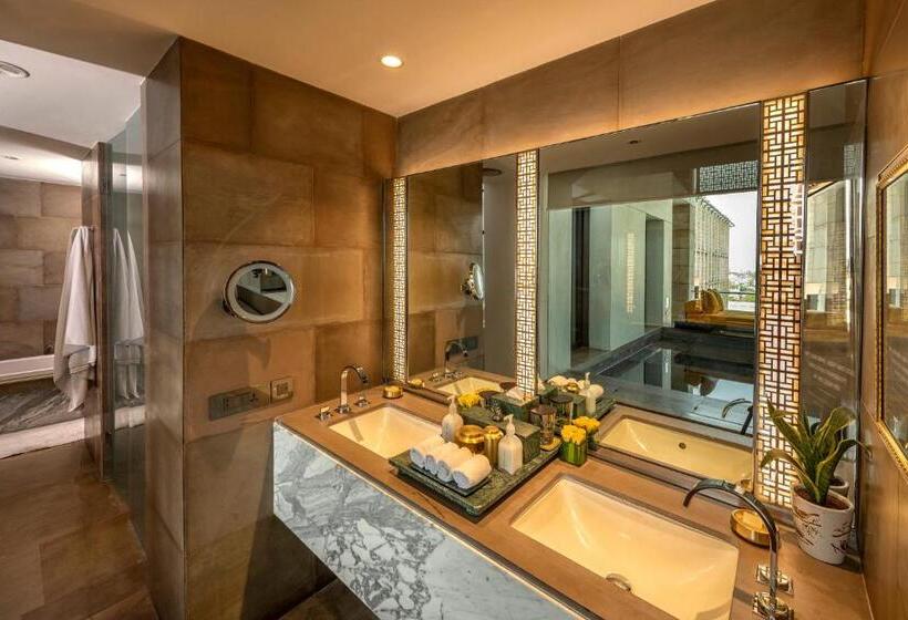 Люкс с Бассейном, The Lodhi – A Member Of The Leading Hotels Of The World