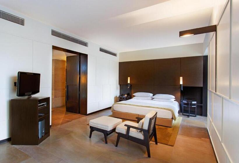 Люкс с Террасой, The Lodhi – A Member Of The Leading Hotels Of The World