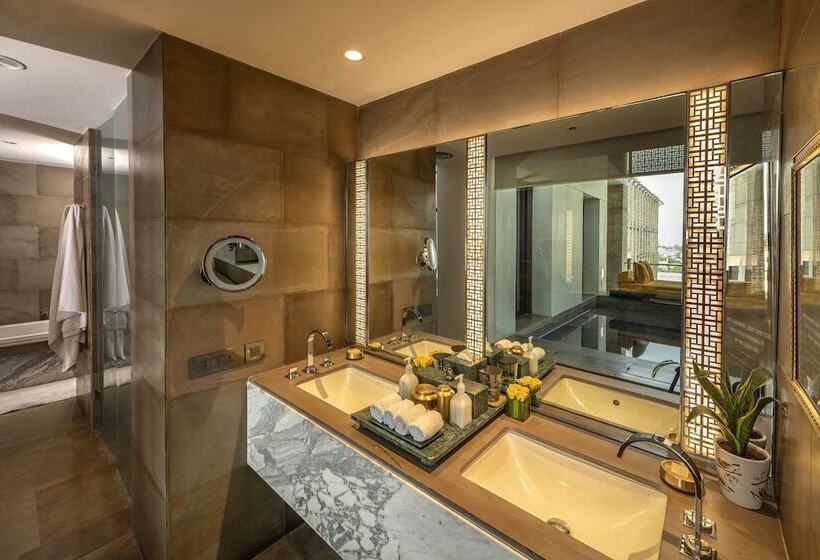 Люкс с Бассейном, The Lodhi – A Member Of The Leading Hotels Of The World