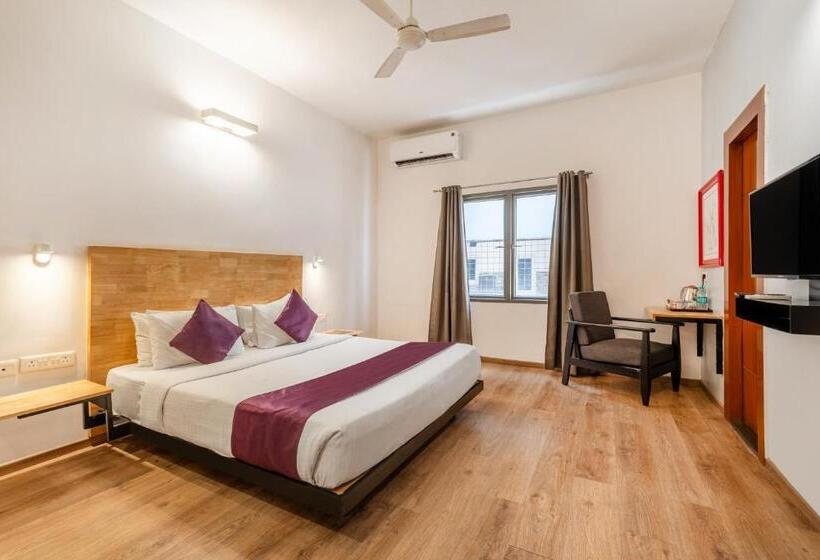 Quarto Deluxe, Monday Hotels Hitec City