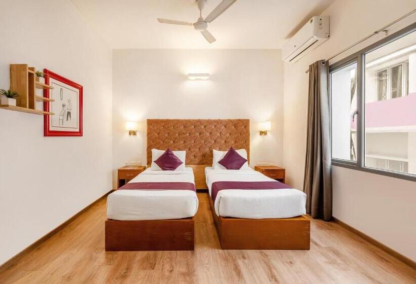 Quarto Superior, Monday Hotels Hitec City