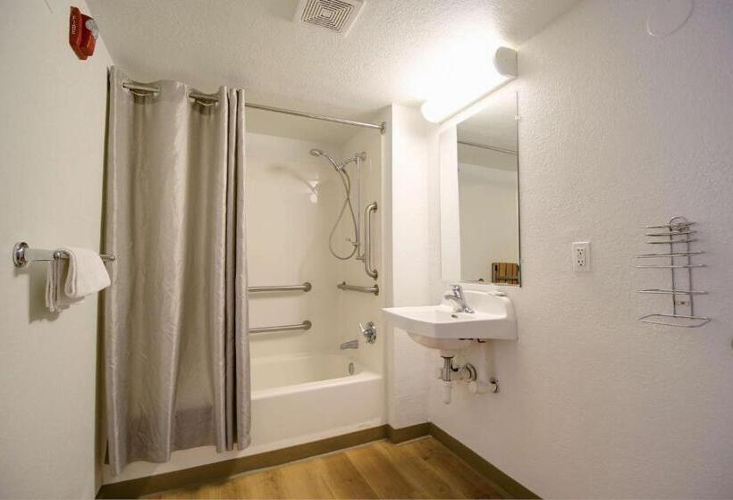 适合残疾人使用的标准间, Motel 6 Lantana West Palm Beach, Fl