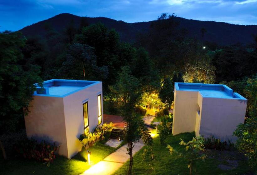 带花园景观的标准洋房, Rivercreek Estate