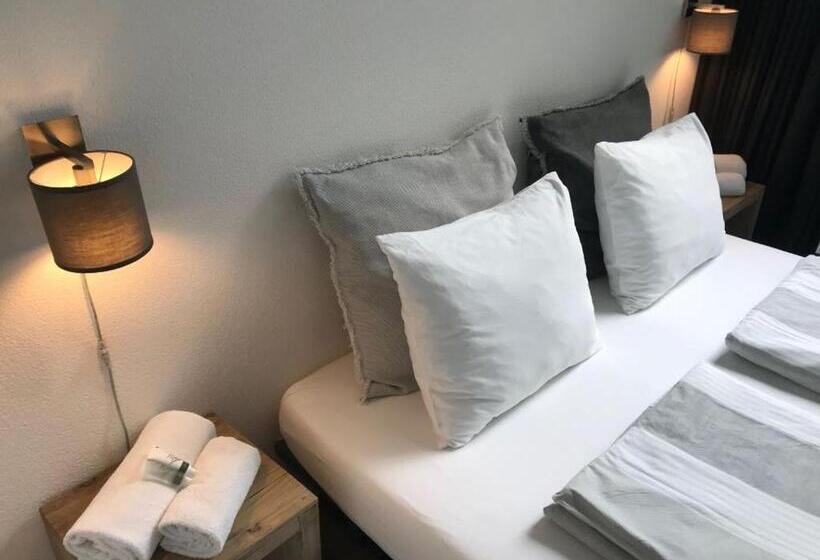 اتاق لوکس, Villa Yburg