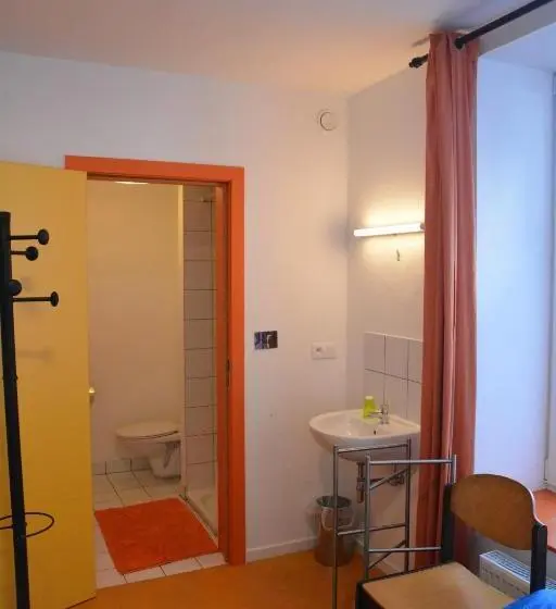 اتاق استاندارد سه نفره, Le Fagotin   Youth Hostel