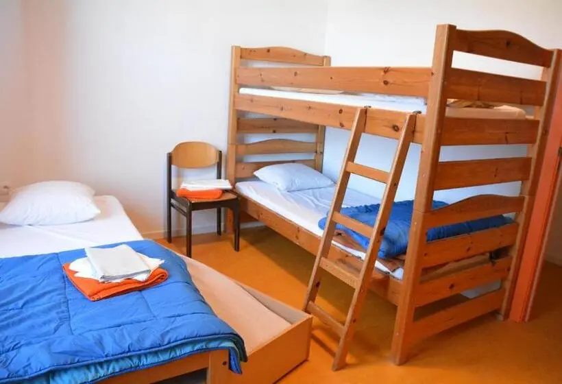 اتاق استاندارد سه نفره, Le Fagotin   Youth Hostel