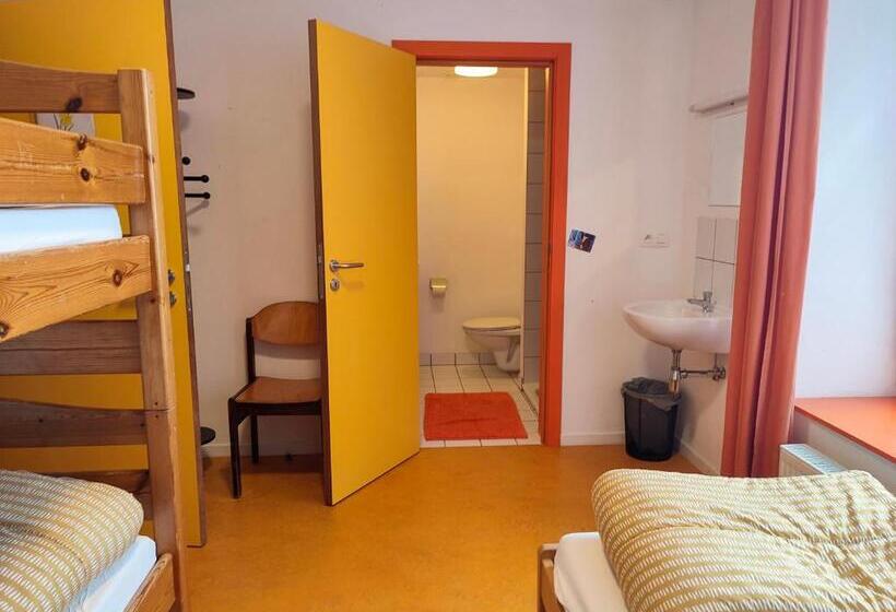 غرفة قياسية ثلاثية, Le Fagotin   Youth Hostel