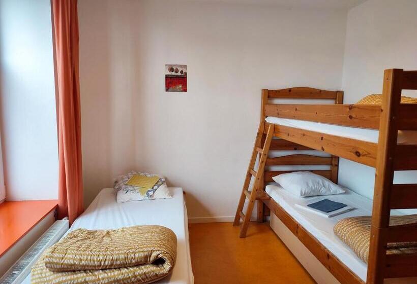 غرفة قياسية ثلاثية, Le Fagotin   Youth Hostel