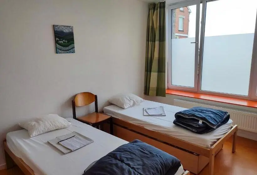 اتاق استاندارد با سرویس بهداشتی مشترک, Le Fagotin   Youth Hostel