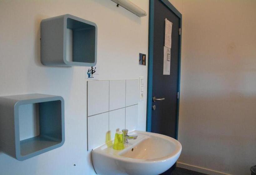 Семейный Номер, Le Fagotin   Youth Hostel