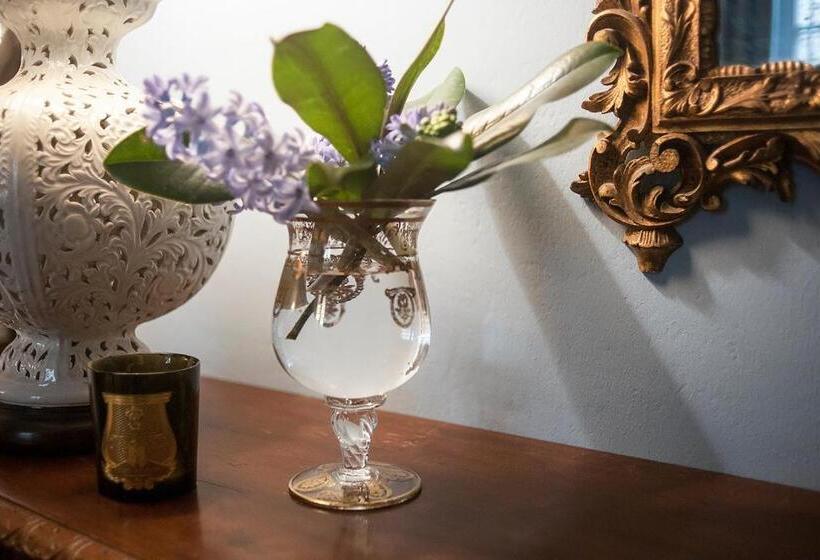 اتاق لوکس, Villa Di Malpasso