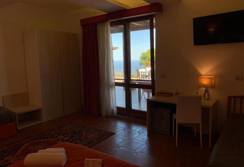 غرفة قياسية مطلّة علي البحر, Villa Zufrò