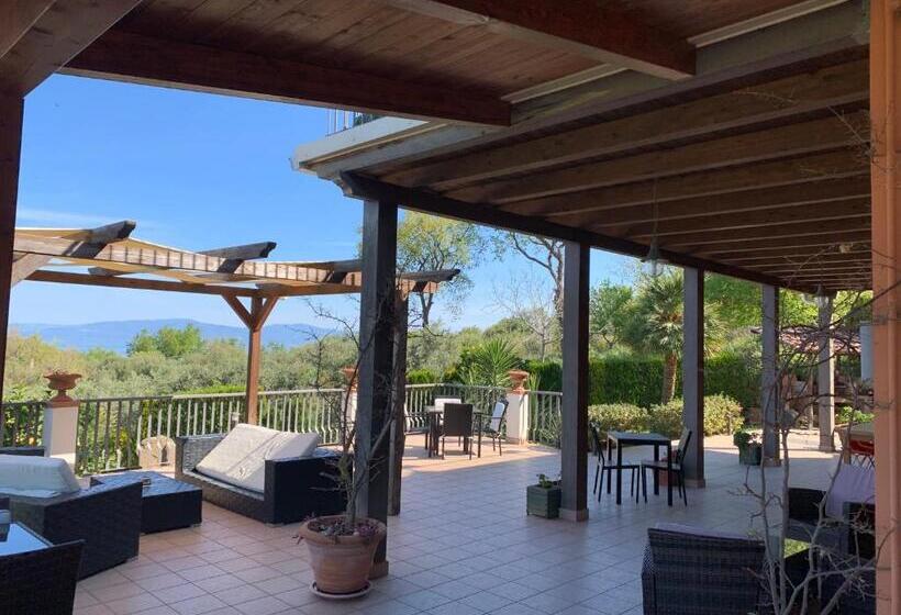 غرفة قياسية مطلّة علي البحر, Villa Zufrò