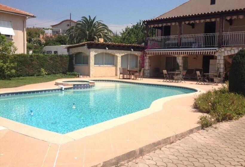 آپارتمان 1 خوابه با تراس, Villa Cezanne