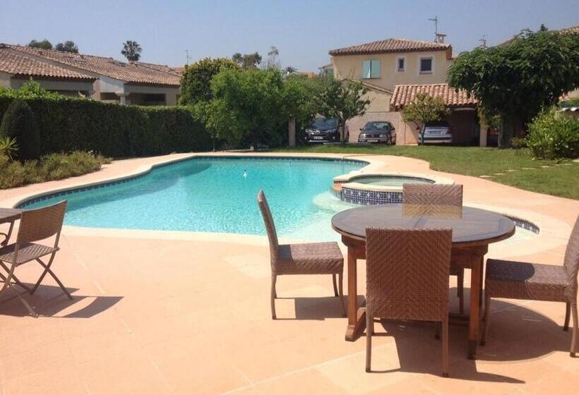 آپارتمان 1 خوابه با تراس, Villa Cezanne