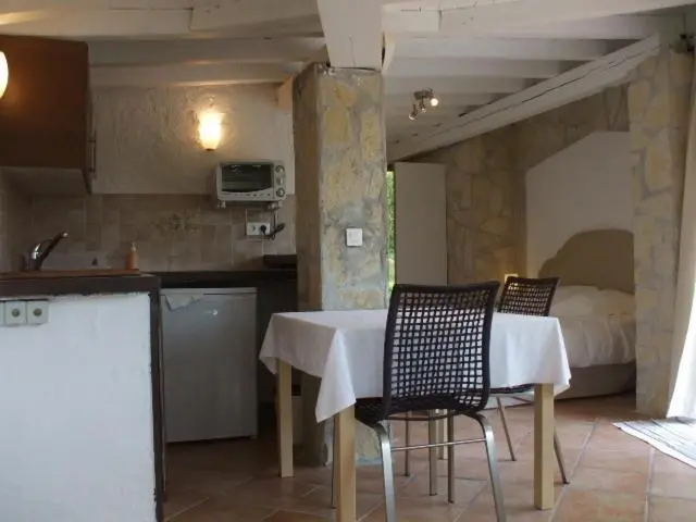 プールビュースタンダードステューディオ, Villa Cezanne