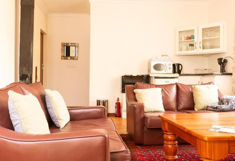 家庭套房, Olive Tree Farm