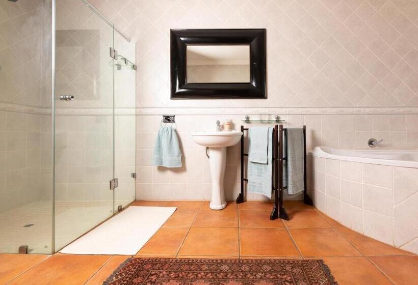 带大床的套房, Olive Tree Farm