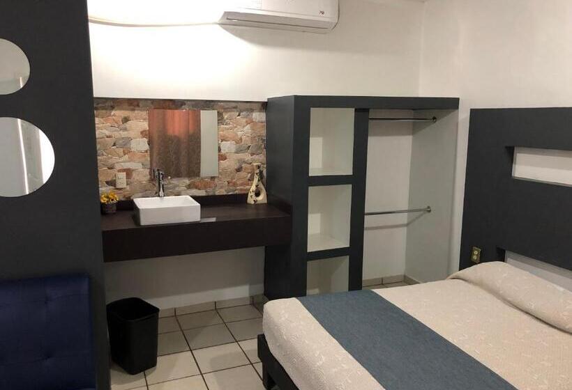 标准三人间, Raga Inn