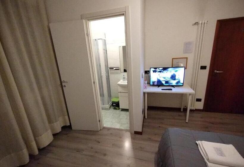 غرفة قياسية مزوَّدة بشُرفة, Easyroom Schio