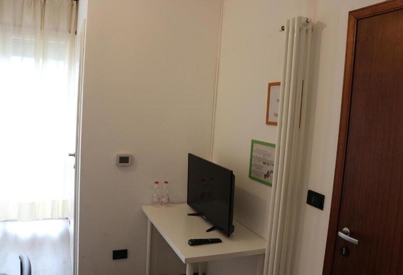 غرفة قياسية مزوَّدة بشُرفة, Easyroom Schio