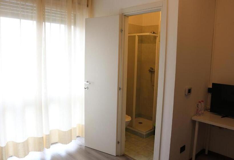 غرفة قياسية مزوَّدة بشُرفة, Easyroom Schio