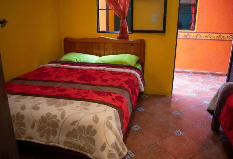اتاق استاندارد سه نفره, Planet Hostel