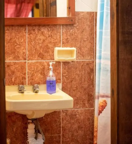 اتاق استاندارد سه نفره, Planet Hostel