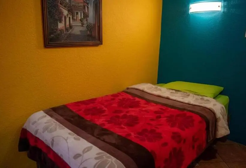 اتاق استاندارد سه نفره, Planet Hostel