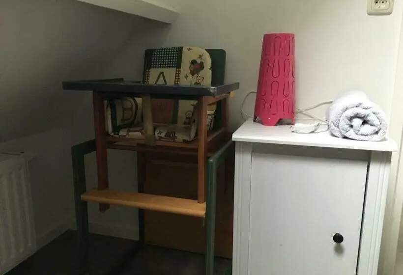 Perhehuone, T Laaisterplakky