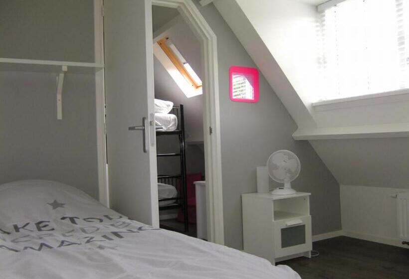 חדר משפחתי, T Laaisterplakky