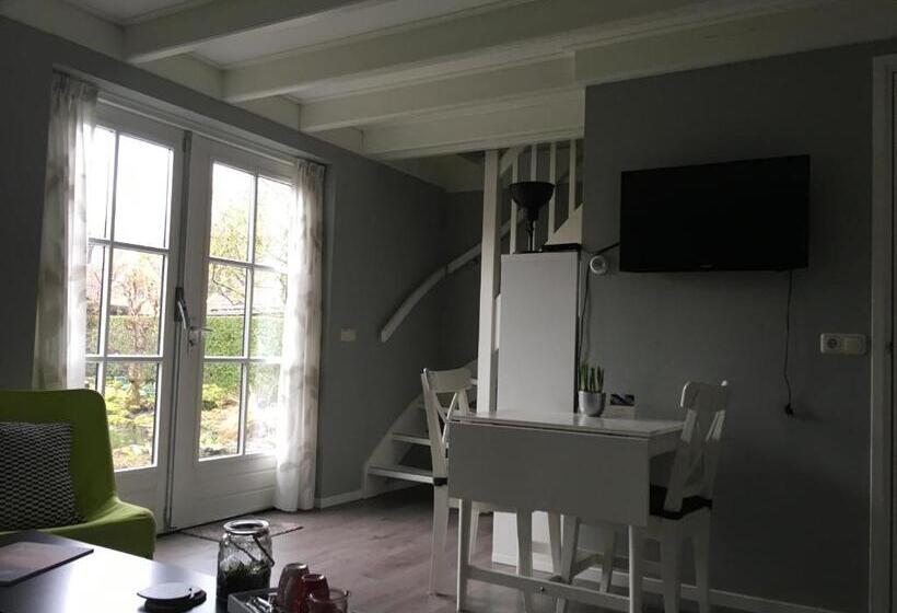 חדר משפחתי, T Laaisterplakky