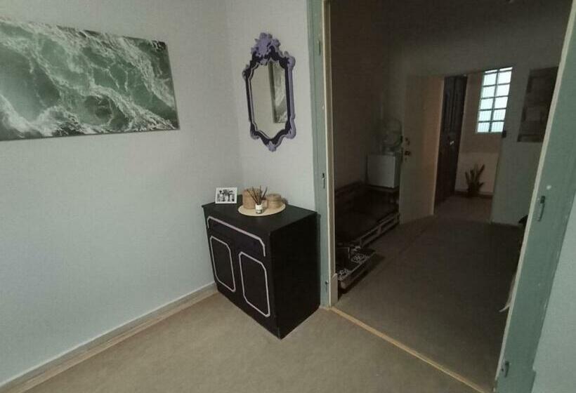 اتاق استاندارد سه نفره, Faroway Hostel