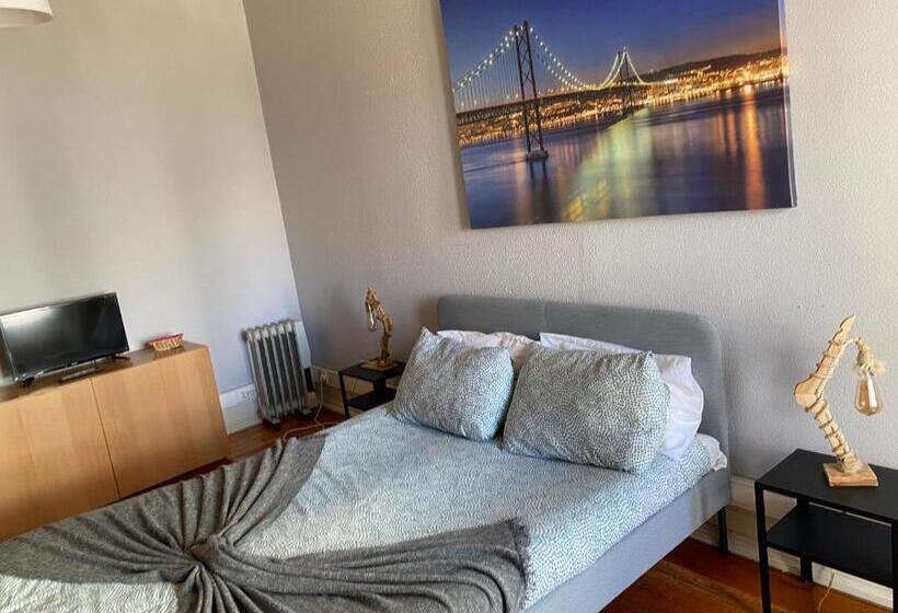 Quarto Triplo Standart, Faroway Hostel
