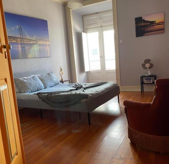 اتاق استاندارد سه نفره, Faroway Hostel