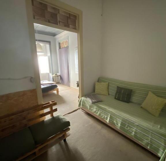 اتاق لوکس سه تخته, Faroway Hostel