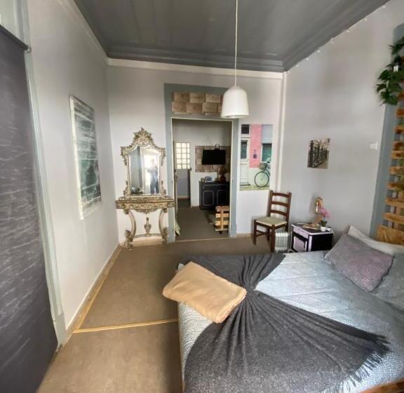 اتاق لوکس سه تخته, Faroway Hostel