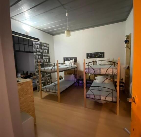 Cama em Quarto Partilhado, Faroway Hostel