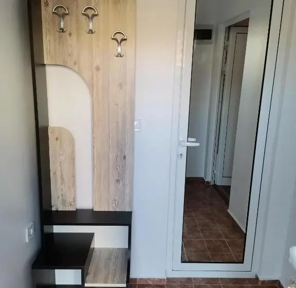 スタンダードスタジオ, Guest Rooms Mihaylovi