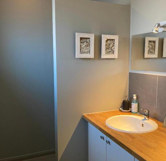 Standard room with outdoor bath, B&b De Grote Plaats